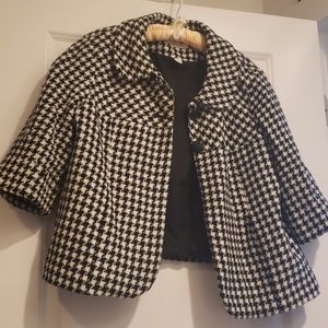 Dressbarn sz L Houndstooth caplet